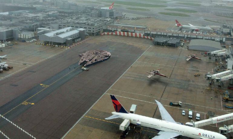 El Halcón Milenario, en las pistas de Heathrow.