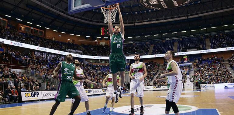 Laboral kutxa no pudo parar a Kuzminskas, máximo anotador con 17 puntos