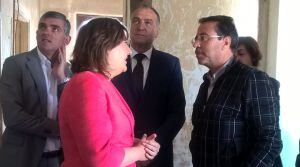 Patricia Franco acompañada de autoridades locales y regionales en la visita a la Casa de Piedra de Tarancón.