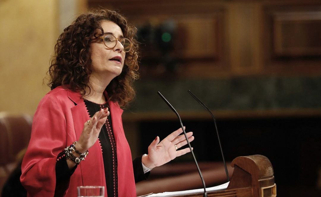 La ministra de Hacienda, María Jesús Montero, durante su intervención en el pleno del debate de las enmiendas a la totalidad del proyecto de Presupuestos Generales del Estado que ha arrancado este martes en el Congreso.