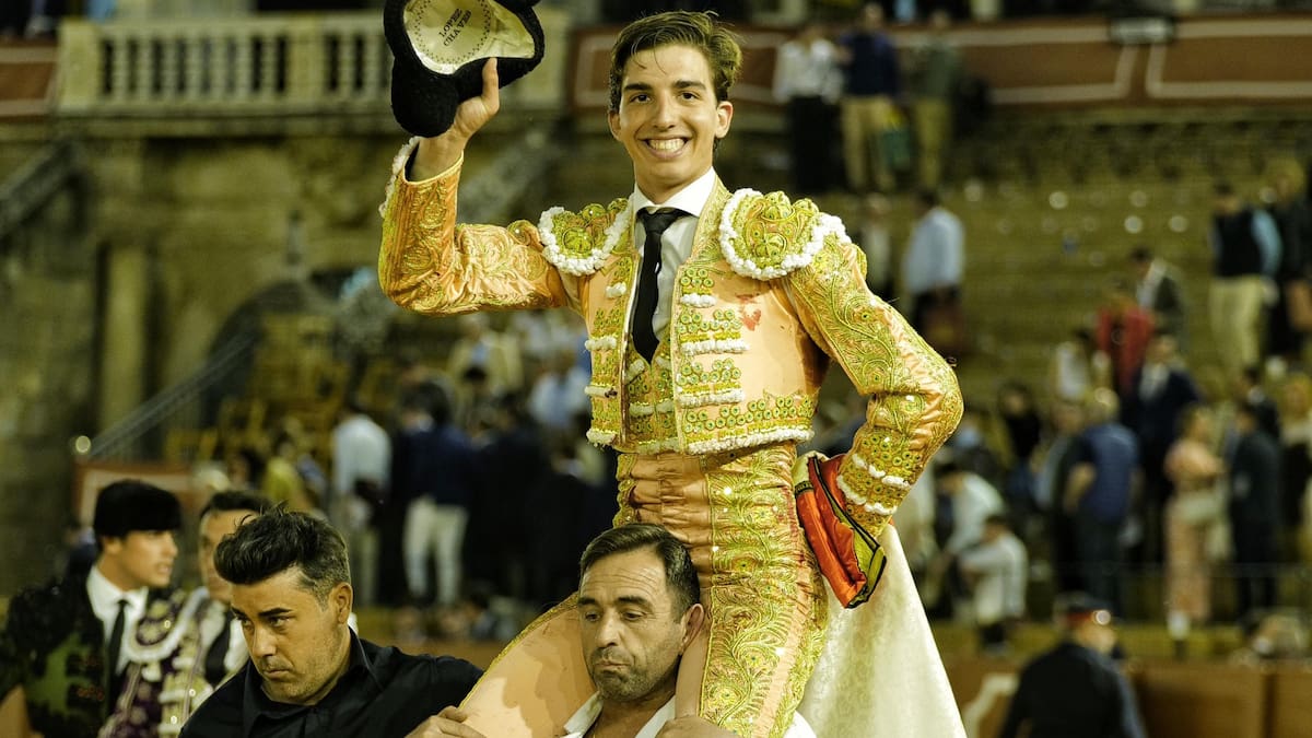 Julio Norte sale a hombros ante una extraordinaria novillada de Talavante