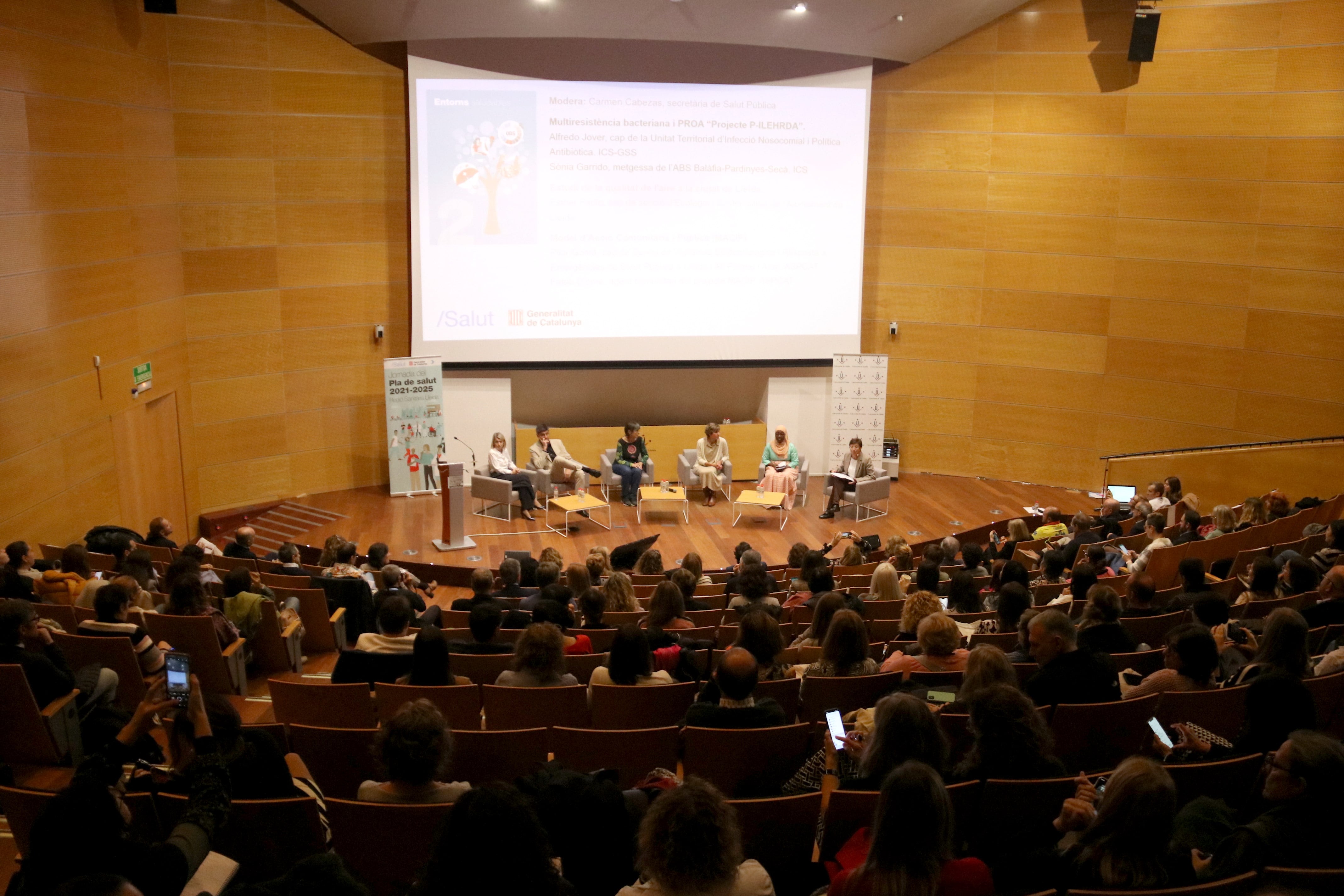 Jornades del Pla de Salut al Centre de Cultures del Campus de Cappont. Entre altres, s&#039;han donat a conèixer les dades de la disminució de la prescripció d&#039;antibiòtics a Lleida. Foto: ACN