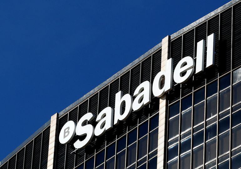 Logo en Banco Sabadell en uno de sus edificios. 