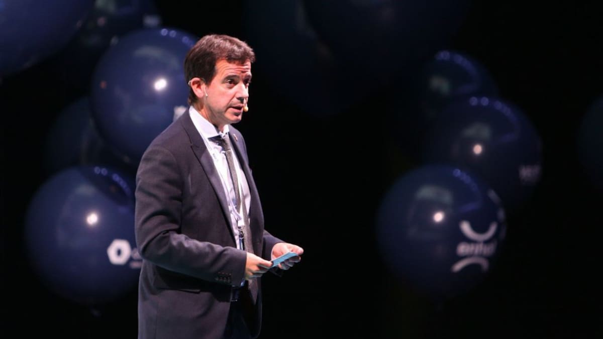 La primera llamada del día con Mikel Irujo, consejero de Desarrollo Económico y Empresarial