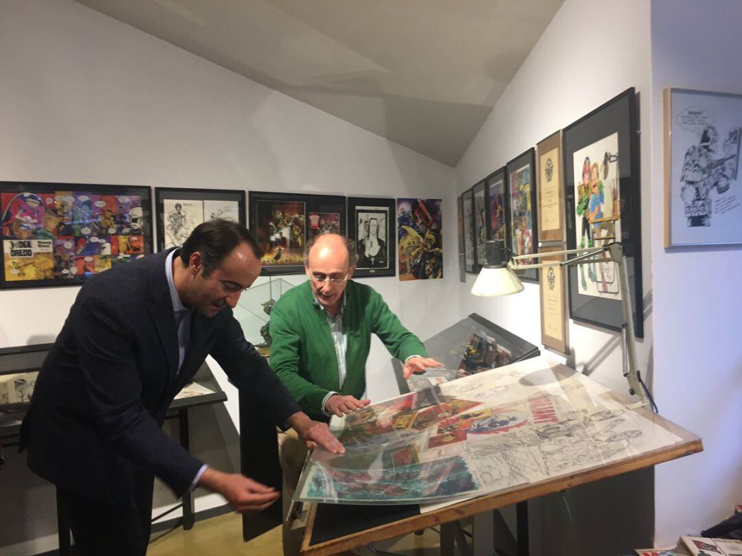 David Baró i Joan Pieras durant la inauguració del nou museu del còmic de la Massana que durà el nom del fundador del saló.