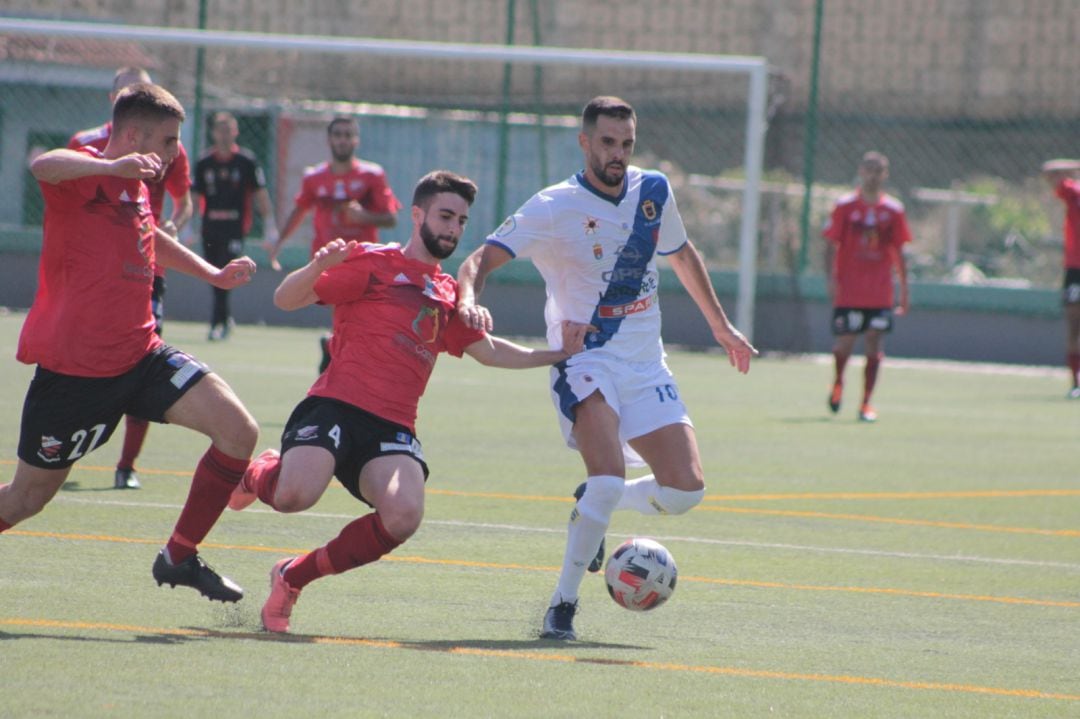 Víctor Rodríguez en uno de los partidos de la UD Lanzarote.