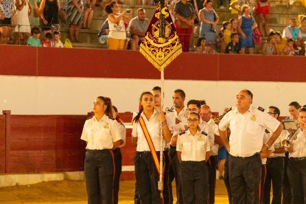 Momento de acceso al ruedo, para su actuación de la Agrupación Musical Arroquia Martínez