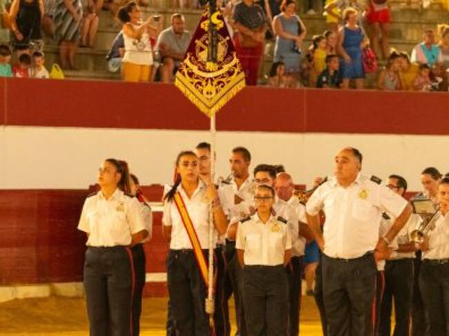 Momento de acceso al ruedo, para su actuación de la Agrupación Musical Arroquia Martínez