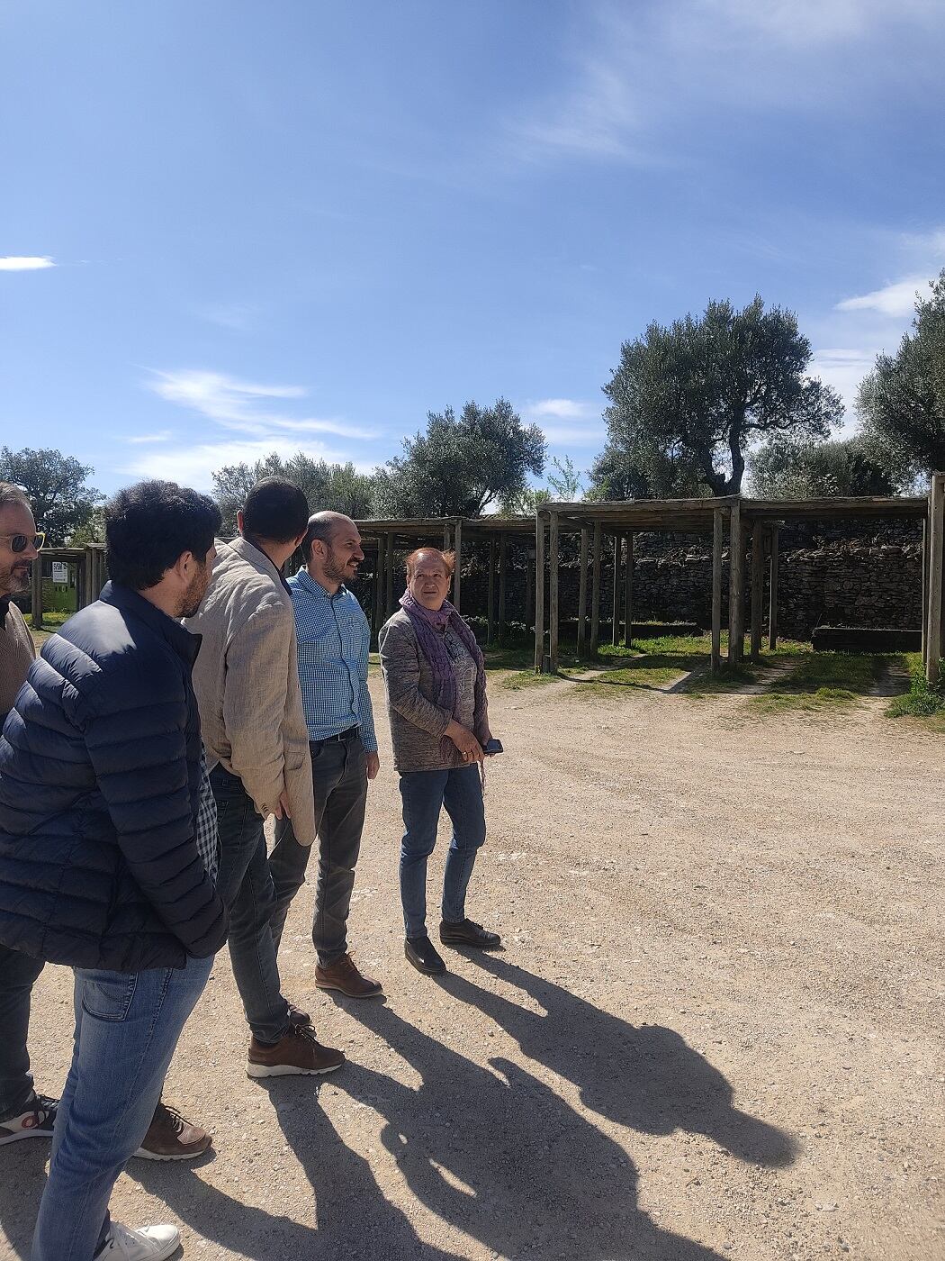Diego Bayona ha visitado el espacio donde se construirá el centro de visitantes de Lecina