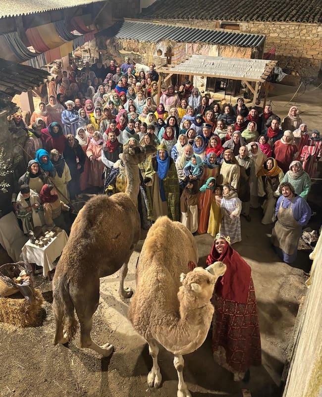 250 figurantes, vecinos y voluntarios han participado en el Belén Viviente de Estadilla