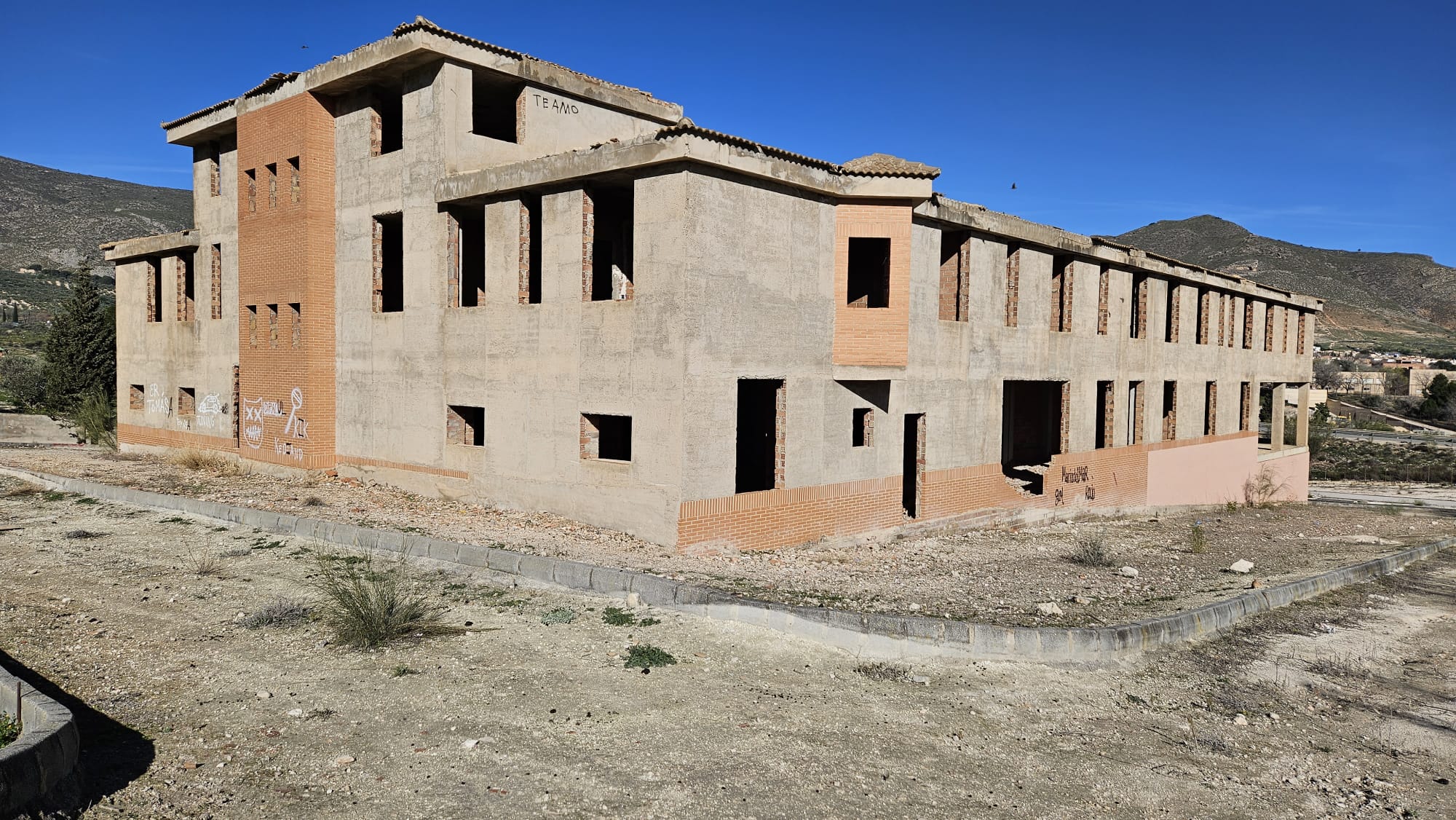 Aspecto del edificio donde se pretende ubicar la Residencia de Mayores en Jódar