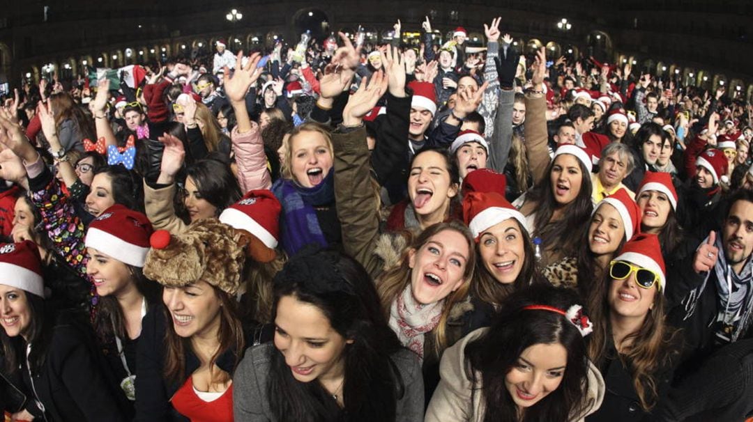 Jóvenes disfrutando de la Nochevieja Universitaria en Salamanca años anteriores