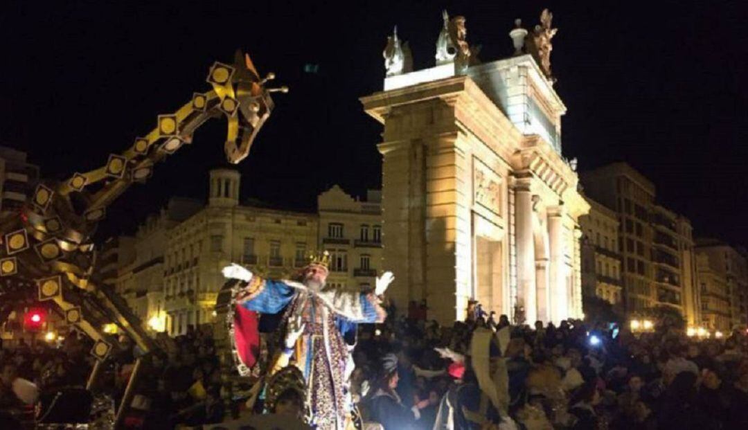 Imagen de archivo de una cabalgata de Reyes en València antes de la pandemia de Coronavirus