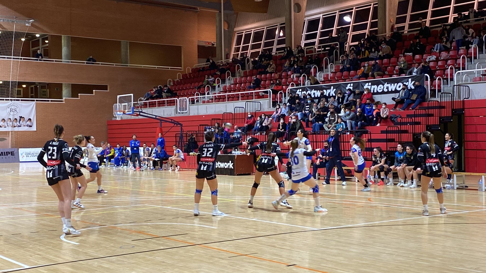 El Elda Prestigio fue muy superior al Bm. La Roca