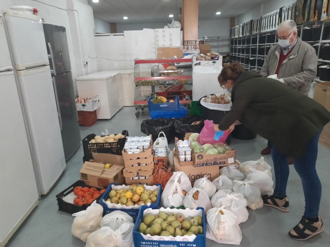 Imagen de entrega de alimentos 