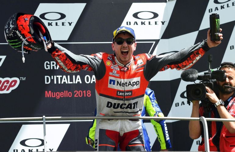 Jorge Lorenzo celebrando la victoria 