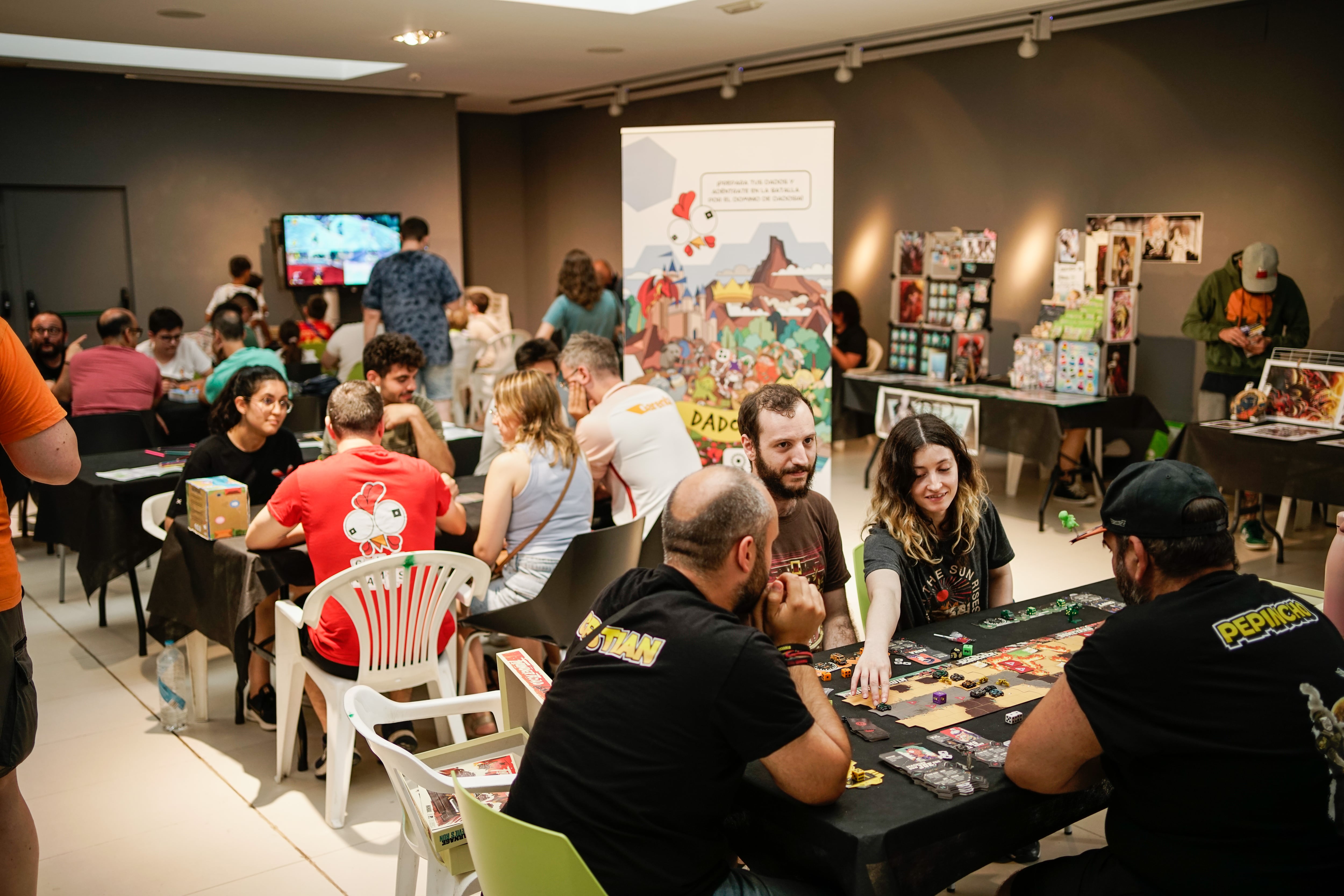 Asistentes a la primera edición de Juga Muro, celebrada este pasado sábado en la sede del Arxiu Municipal de esta localidad del Comtat.