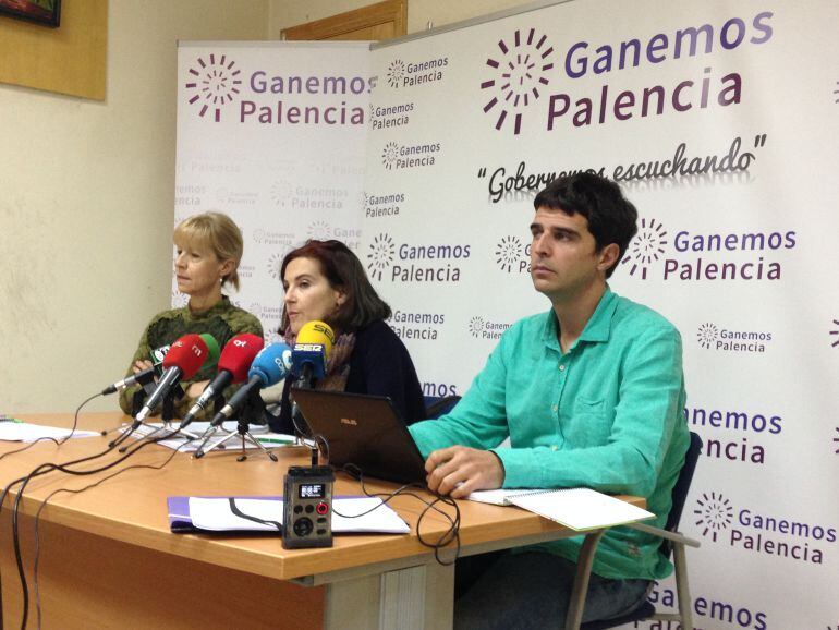 De izquierda a derecha: Carmen García, Patricia Rodríguez y Juan Gascón