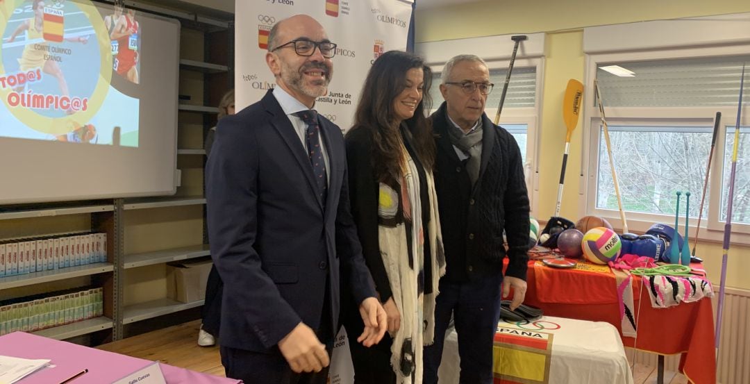 Javier Ortega (Consejero cultura y turismo JCYL), Ana Gallo (directora colegio) y Alejandro Blanco (Presidente del COE)