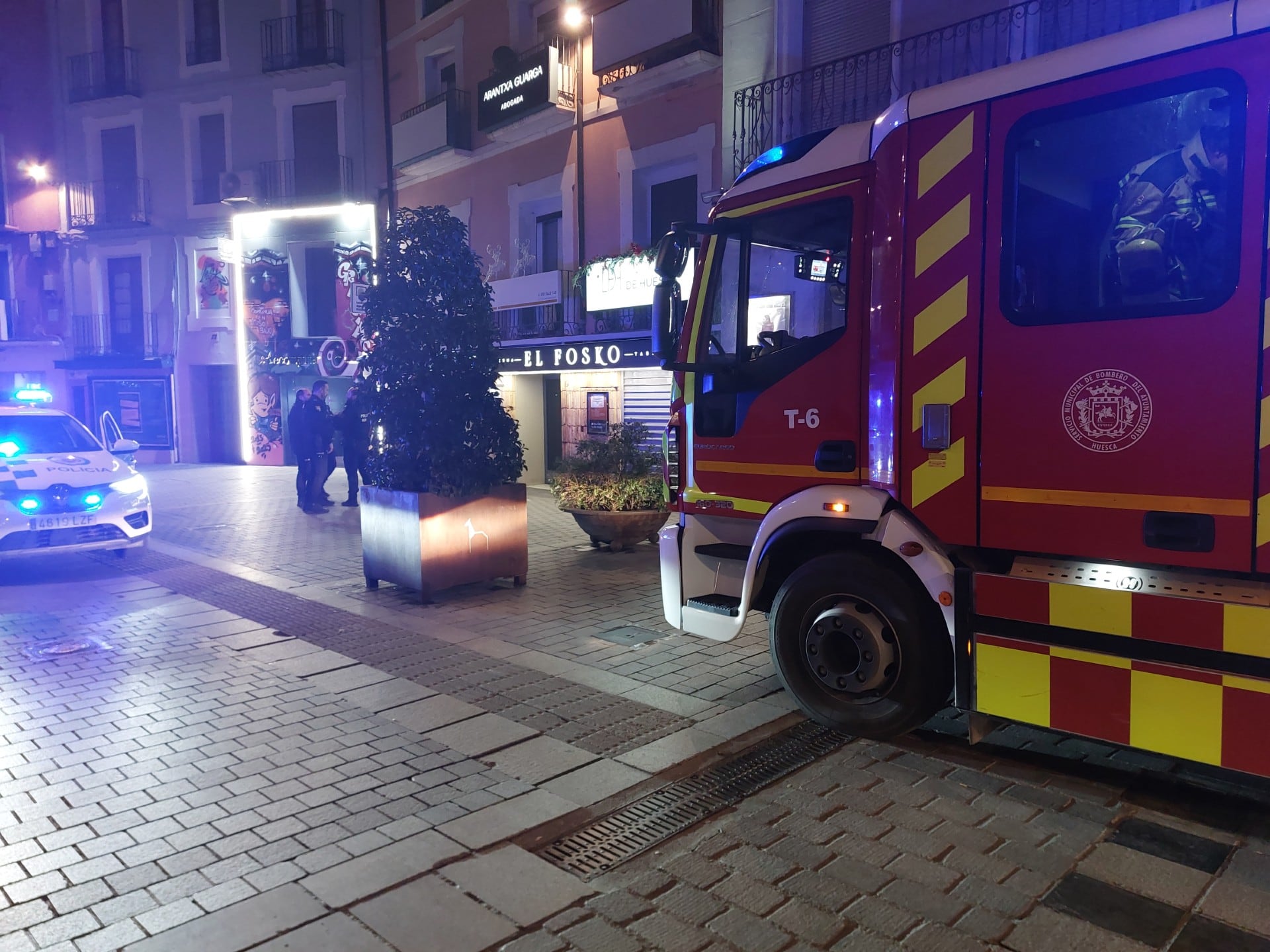 Los bomberos de Huesca han acudido al lugar del suceso en el centro de Huesca