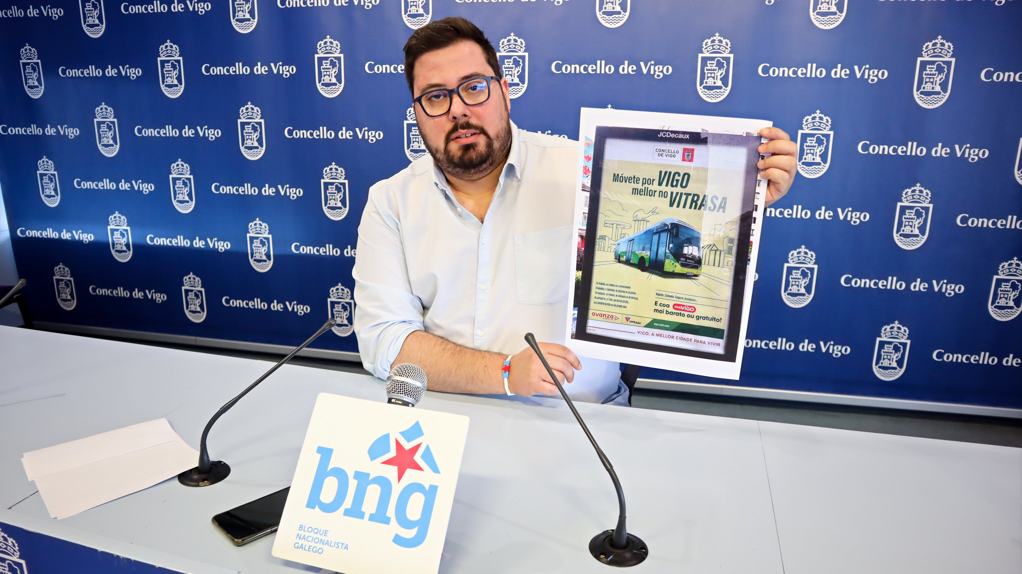 El BNG de Vigo denuncia publicidad de Vitrasa con el logo municipal