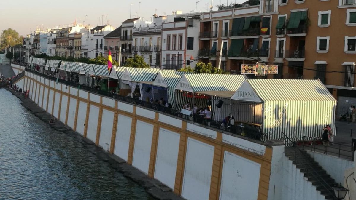 Manuel Alés, delegado de Triana y José Luis Manzanares, trianero de honor, en 'Hoy por Hoy Sevilla' en la previa de la Velá de Santa Ana 2023