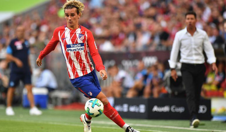 Griezmann controla un balón en la Audi Cup