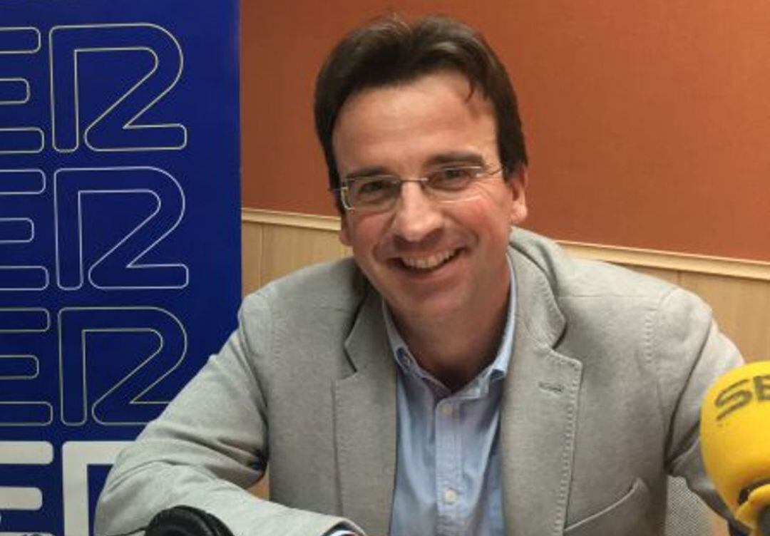 Miguel Ángel Recuenco, a la derecha