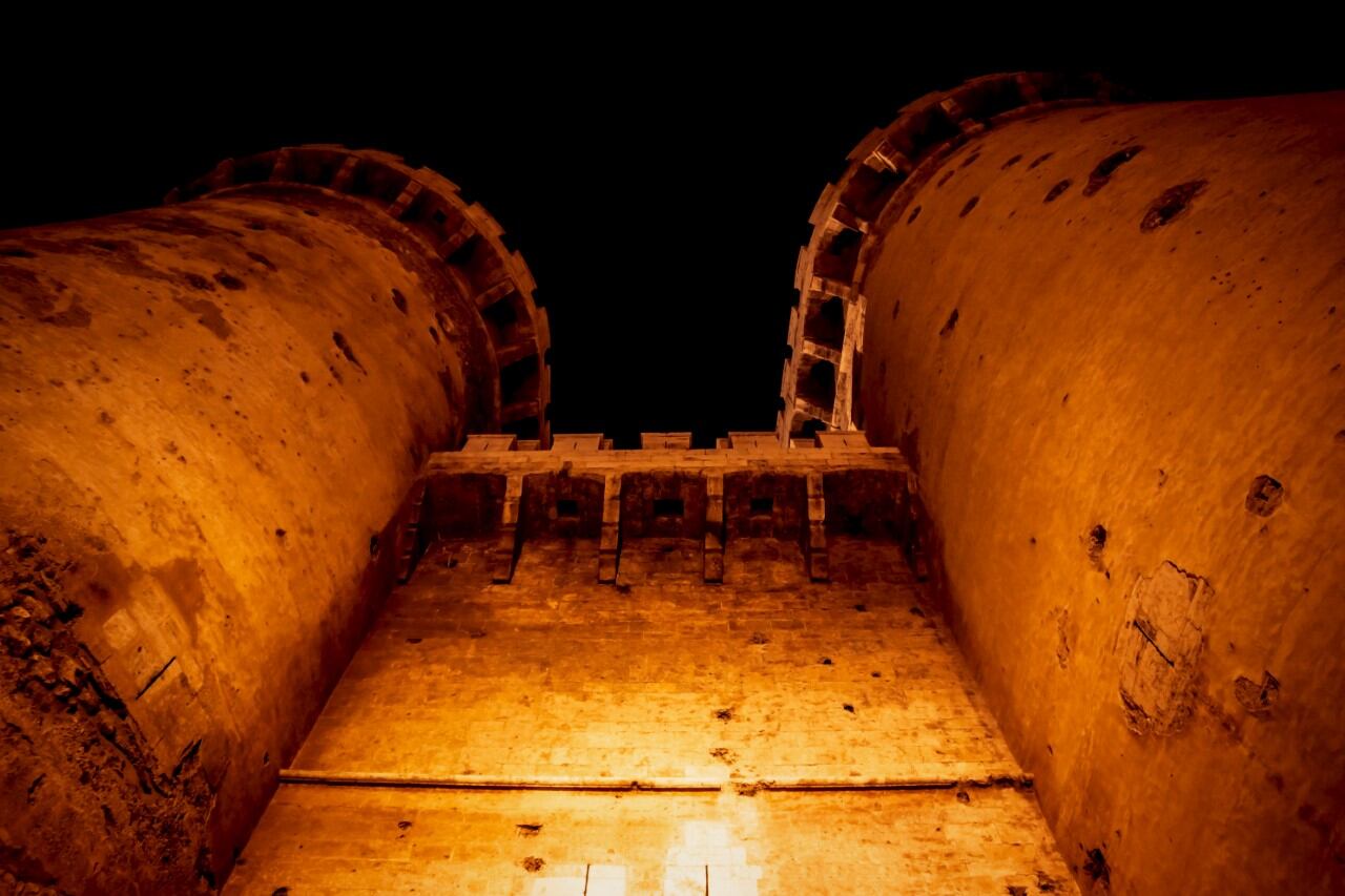 Las torres de Quart iluminadas de noche, en una imagen de archivo