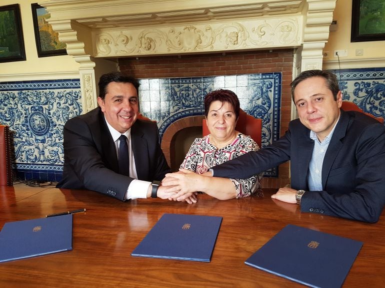 Firma del convenio marco entre Ayuntamiento y Telefónica