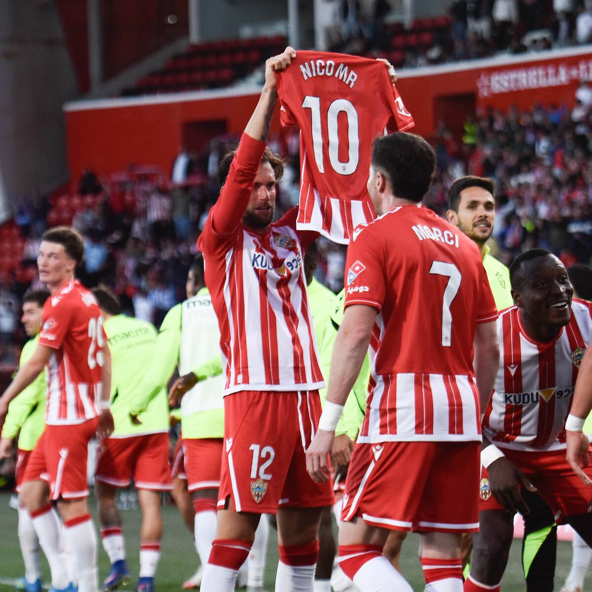 Melamed no despega en el Almería: salario de Primera sin jerarquía