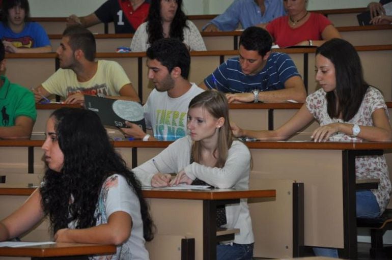 Alumnos en un examen de Selectividad.