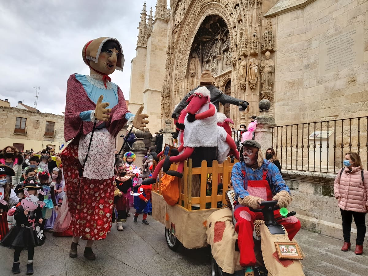 Una fiesta carnavalera que no tiene edad en Aranda