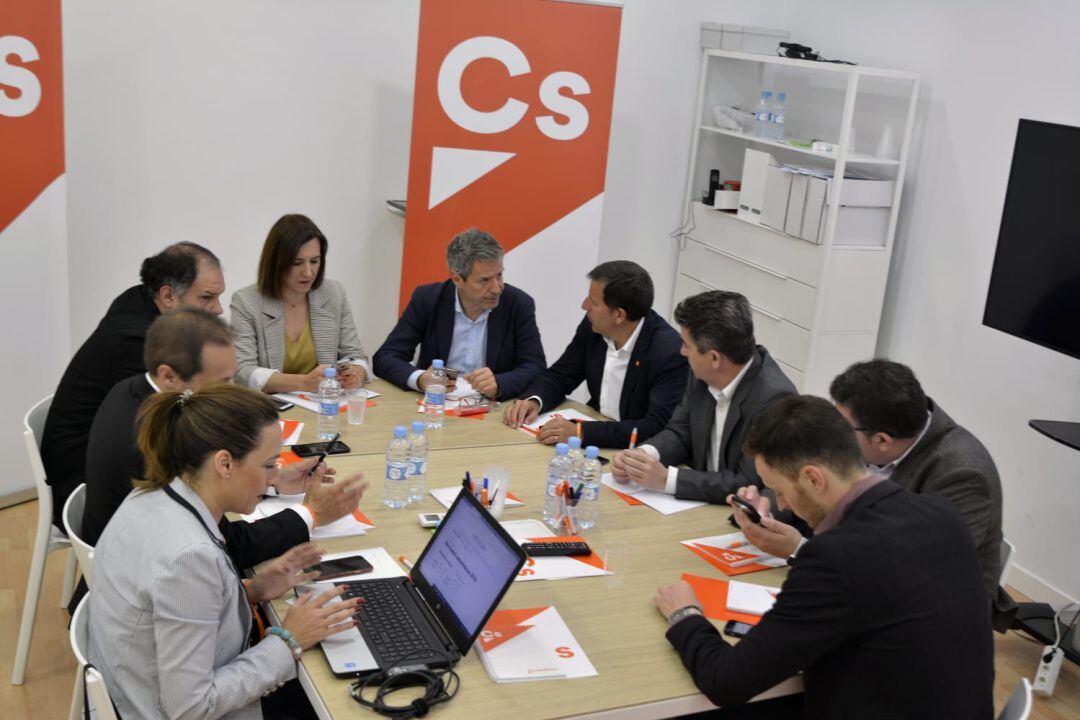 Reunión en Ciudadanos para analizar los resultados de la noche electoral