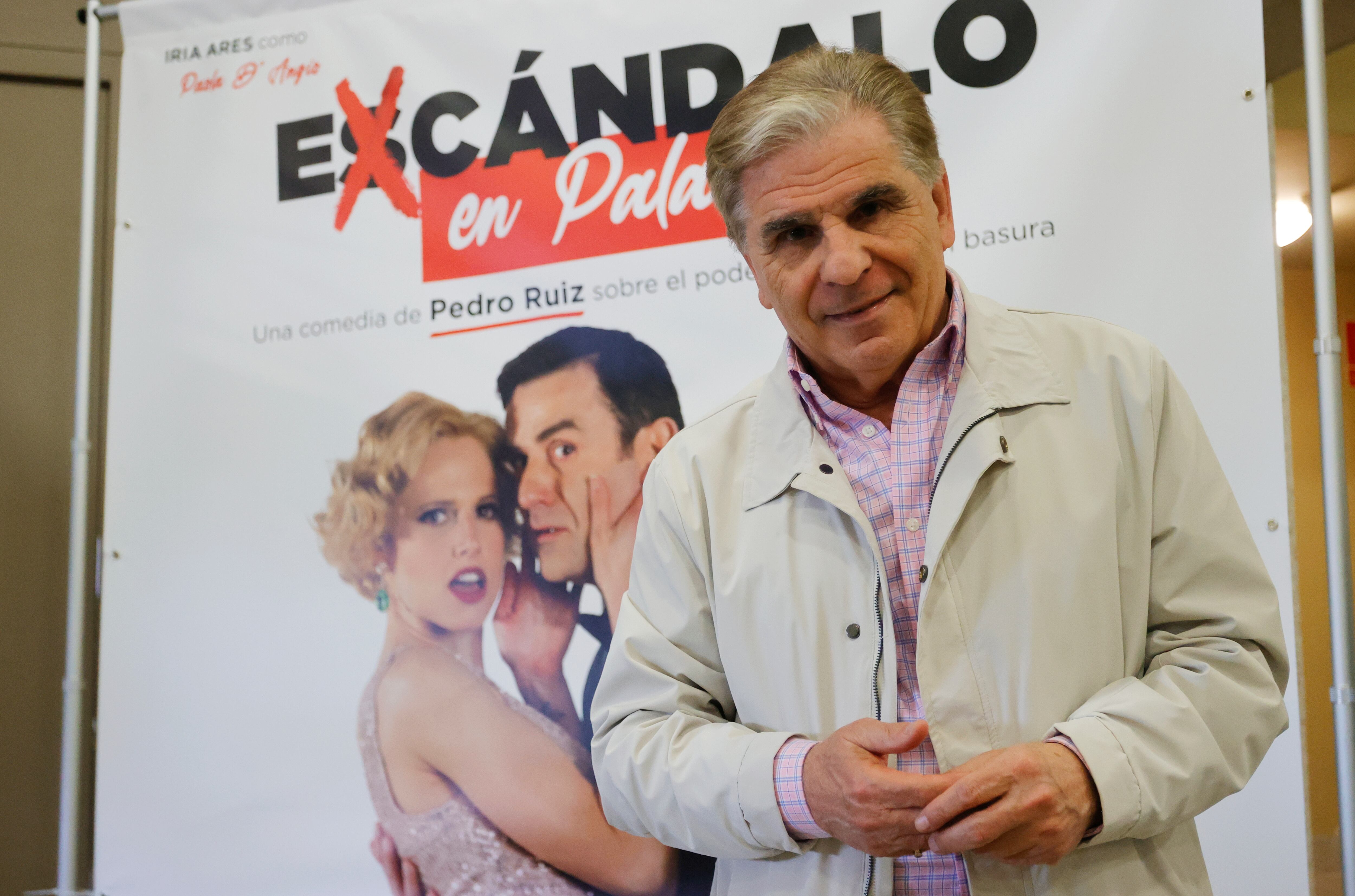 FERROL, 06/05/2023.- El actor, presentador y escritor Pedro Ruiz posa en Ferrol con motivo del estreno de su obra &quot;Escándalo en Palacio&quot;. EFE/ Kiko Delgado