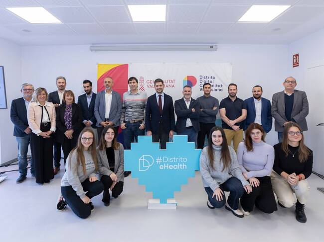 Las jóvenes que han desarrollado Fluyo fueron reconocidas durante la inauguración del Distrito Digital Sanitario.