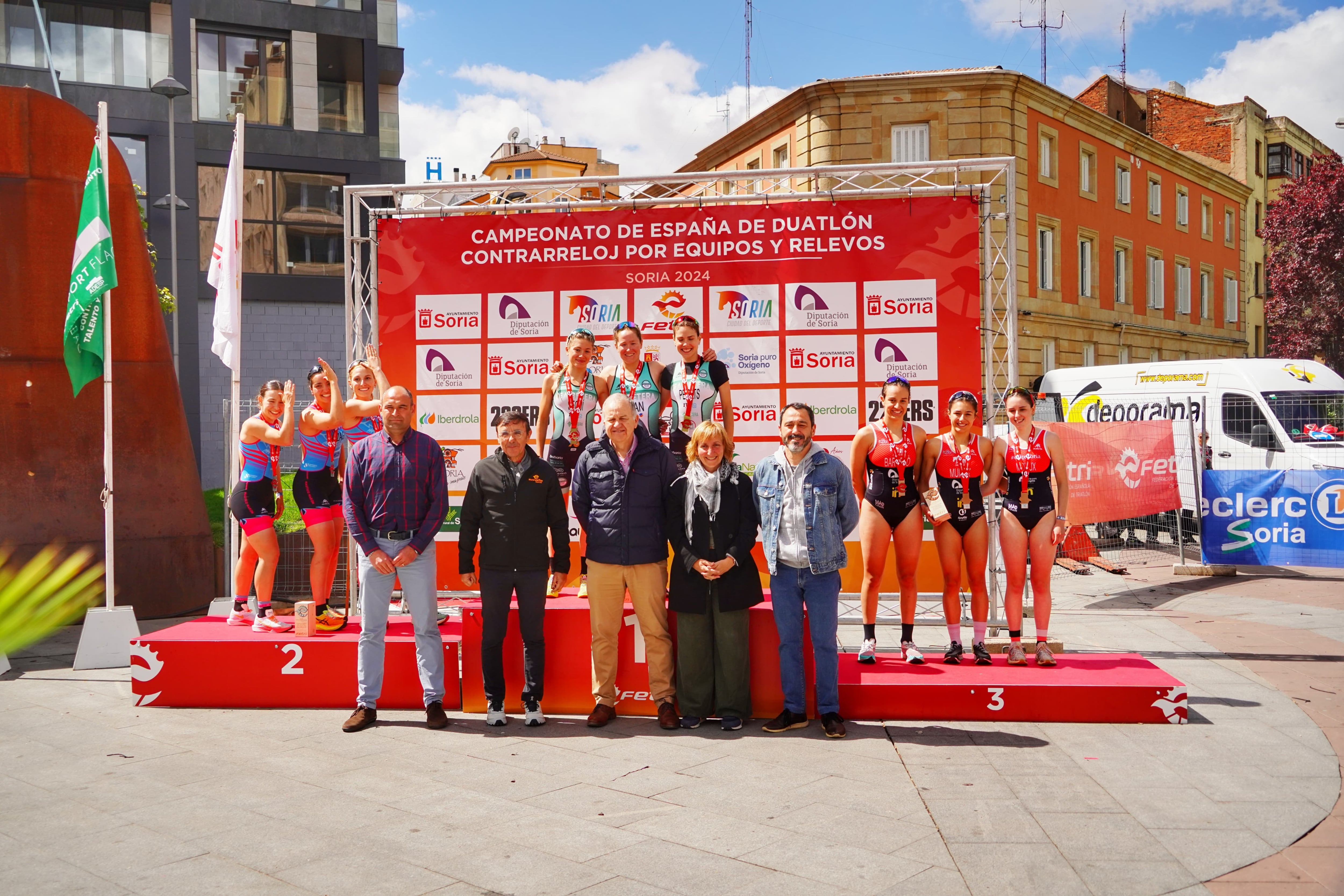 Podio del Nacional de Relevos de Duatlón con el Deporama Triatlón Soriano en el tercer puesto.