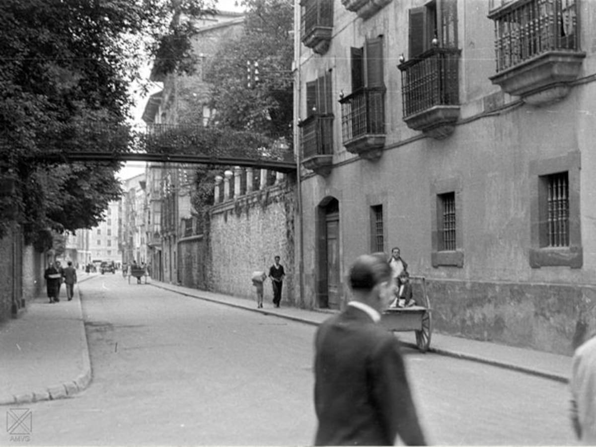 El puente de Siervas de Jesús que fue derribado por un camión cargado de paja