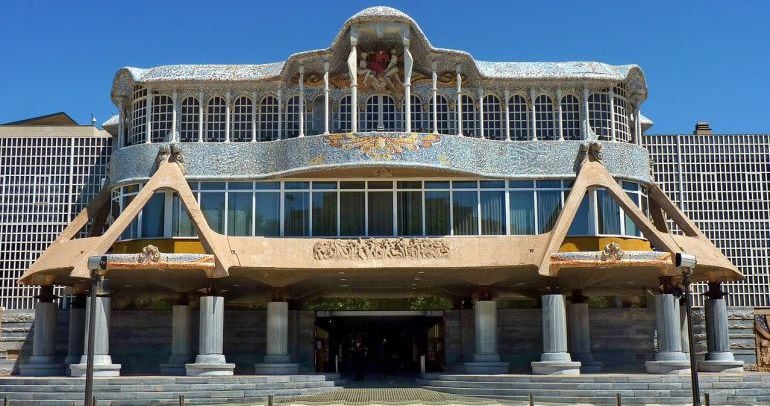 Fachada principal de la Asamblea Regional de Murcia.