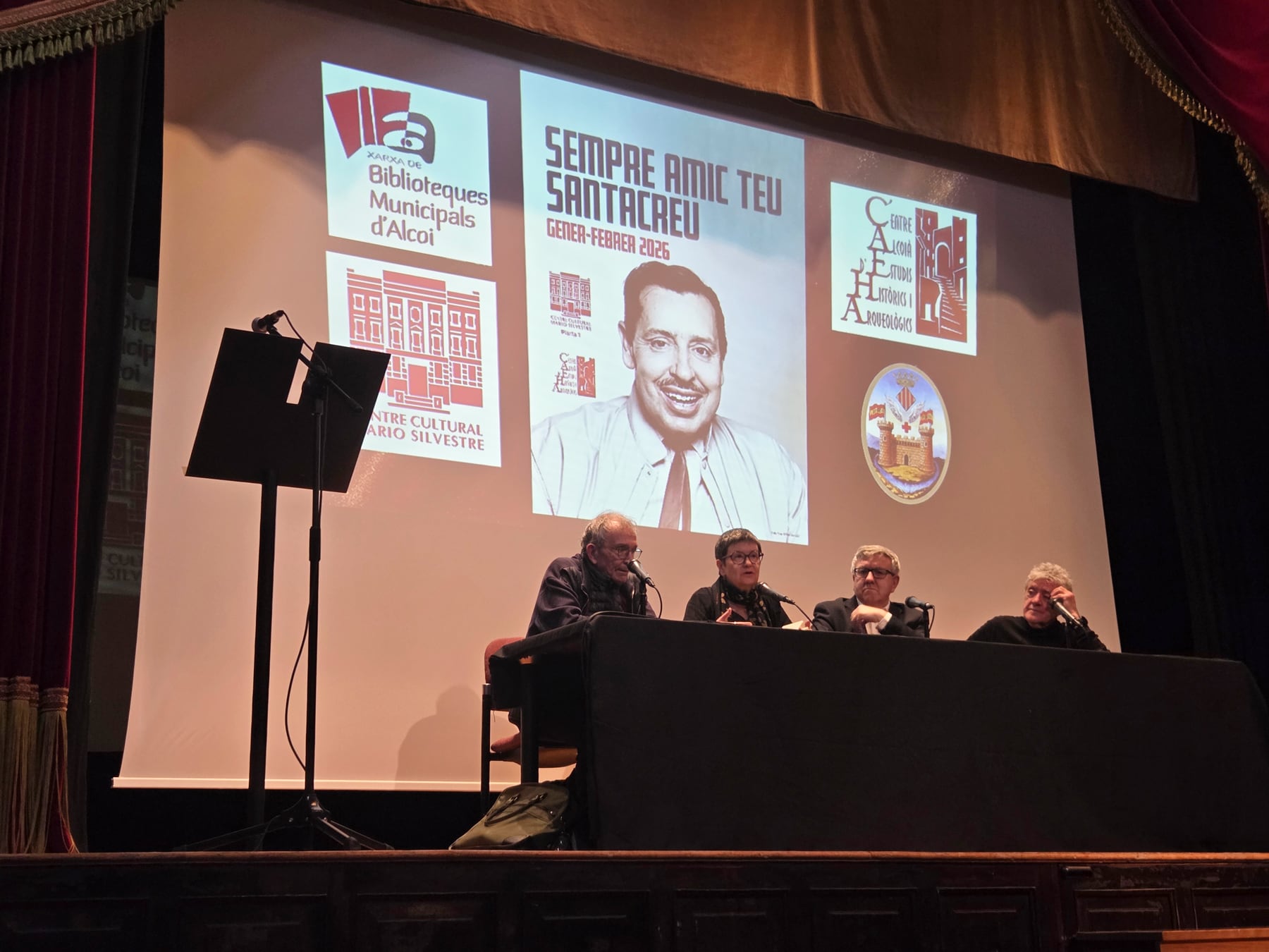 Un instant de la taula redona amb la participació de Ximo Llorens, Ester Vizcarra, Josep Lluís Santonja i Jordi Botella