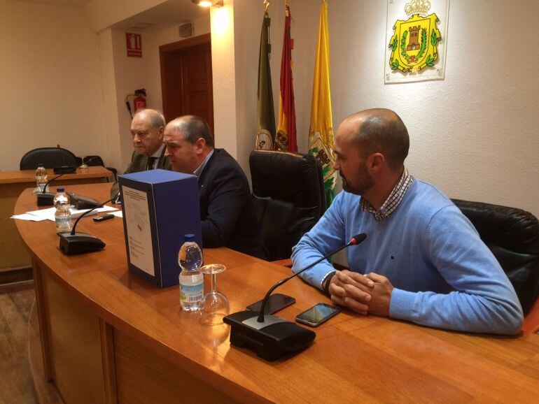 El alcalde de Los barrios, Jorge Romero presenta el proyecto de El Fresno, junto a Jorge Ramos, delegado de Zona Franca de Cádiz