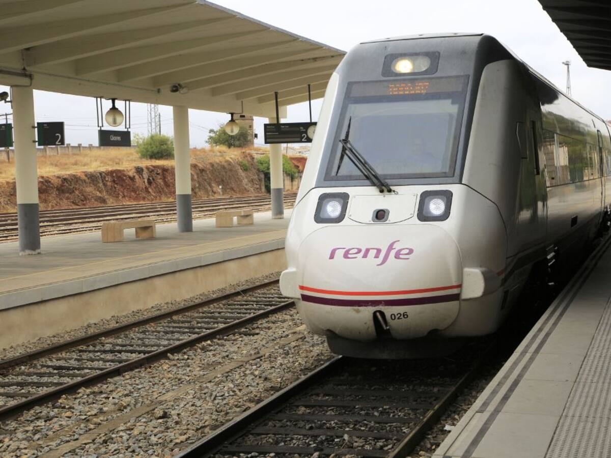 Una avería ferroviaria por el temporal afecta a 2.500 viajeros del Corredor Mediterráneo