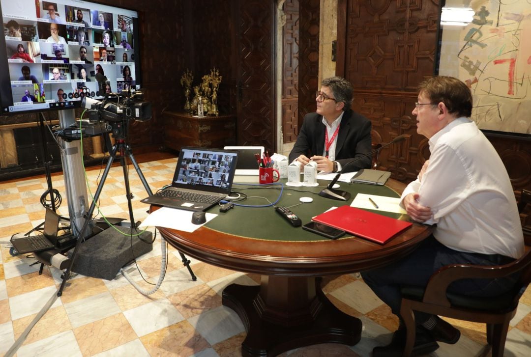 El president de la Generalitat, Ximo Puig, mantiene una videoconferencia con la comisión ejecutiva de la Federación Valenciana de Municipios y Provincias y los presidentes de las diputaciones