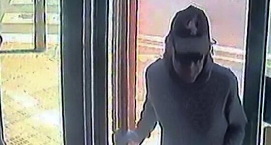 La imatge d'un dels atracadors, captada per la càmara de seguretat d'un banc