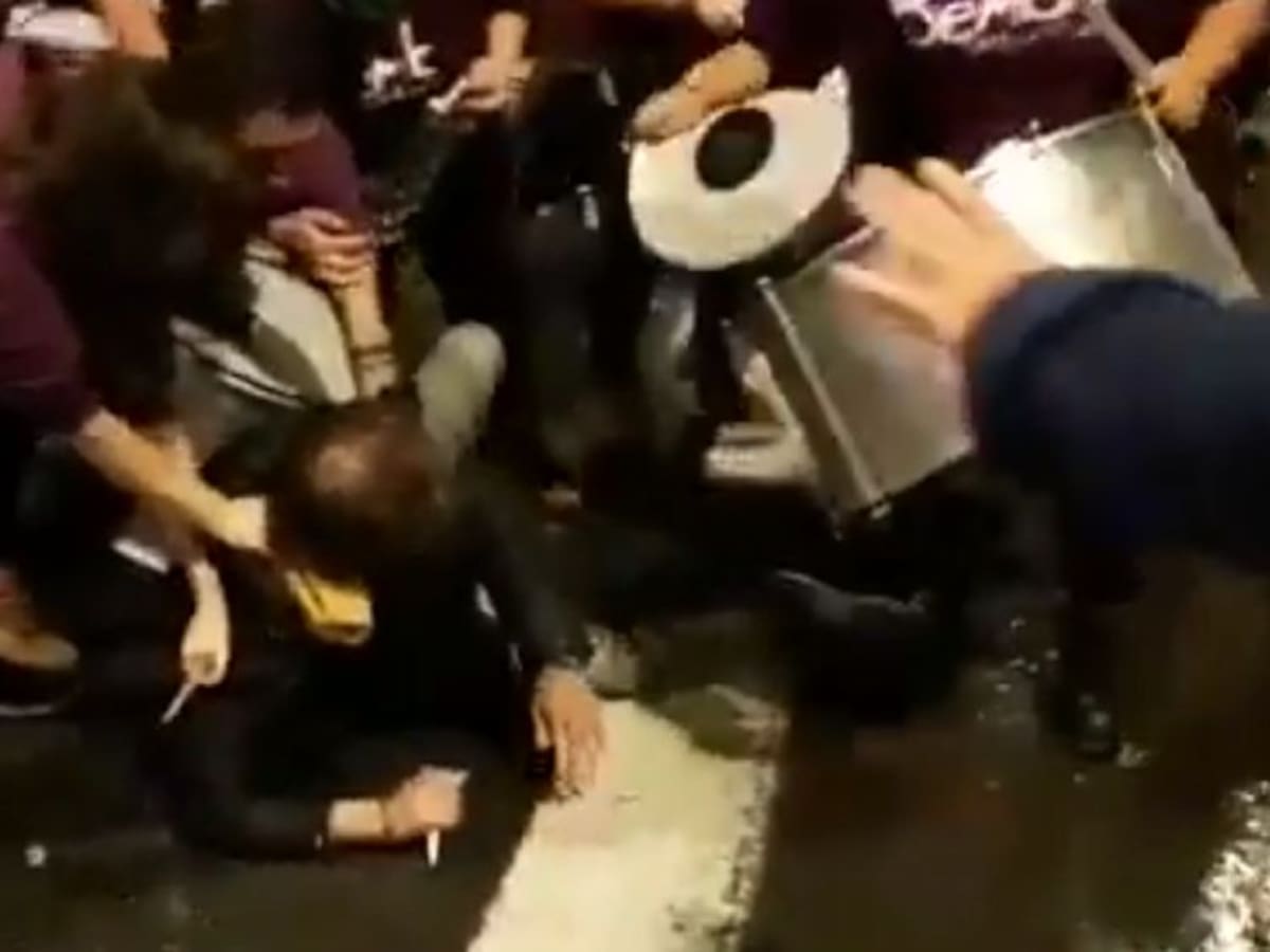 Un hombre irrumpe con un cuchillo en la manifestación contra la violencia de género en Granada