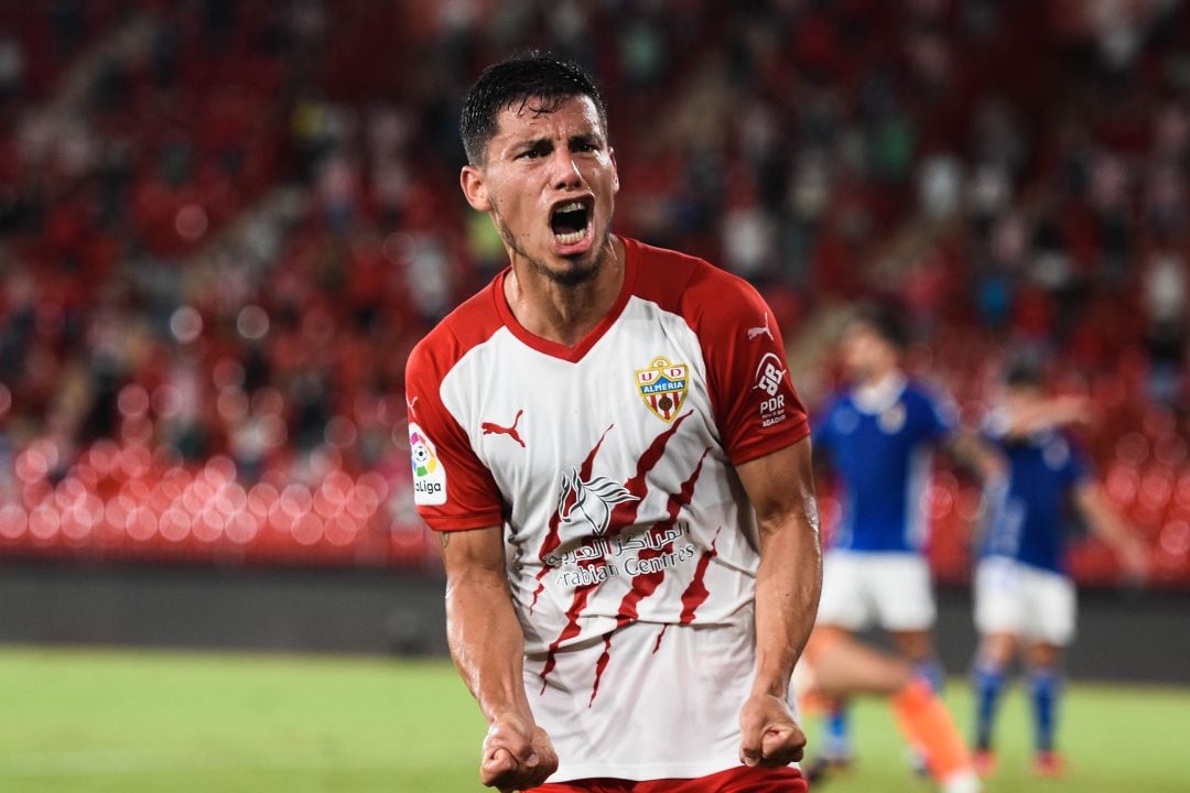 Lucas Robertone celebrando con rabia el gol ante el Oviedo.