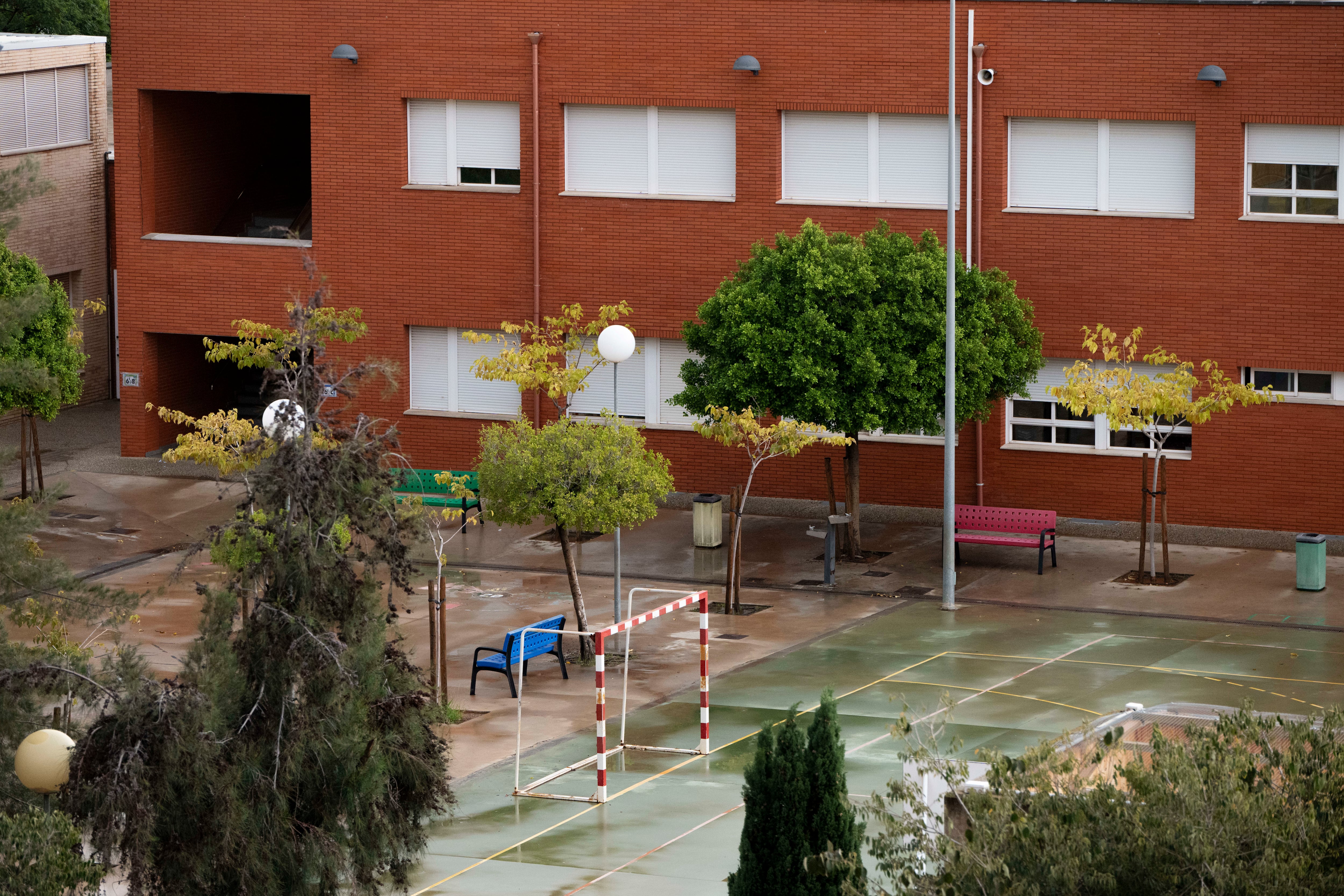 "Ven a por mí, mamá": Educación suspende las clases en Castellón una hora después de que los estudiantes entraran a los colegios e institutos, en muchos casos inundados