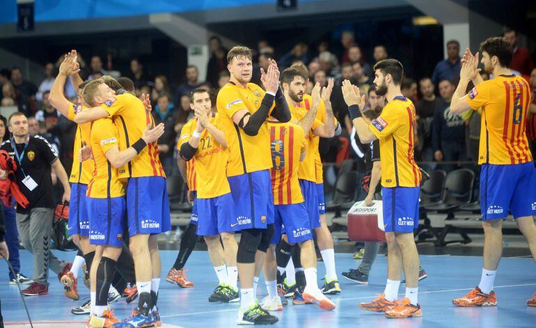 La plantilla del FC Barcelona celebra la victoria contra el Vardar Skopje 