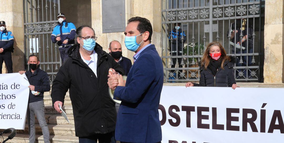 El alcalde, Mario Simón, ha apoyado a los hosteleros