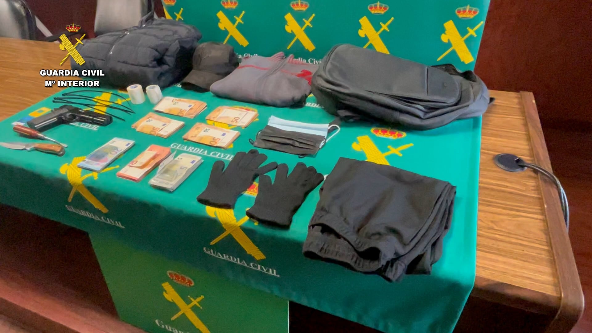 Material incautado por la Guardia Civil en la operación 'Orionto'